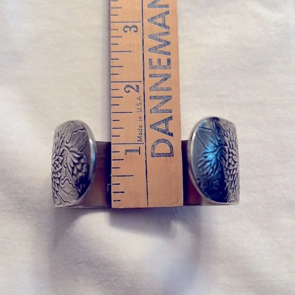 Salisbury Pewter November Flower of the Month Adjustable Bracelet! - Picture 8 of 8